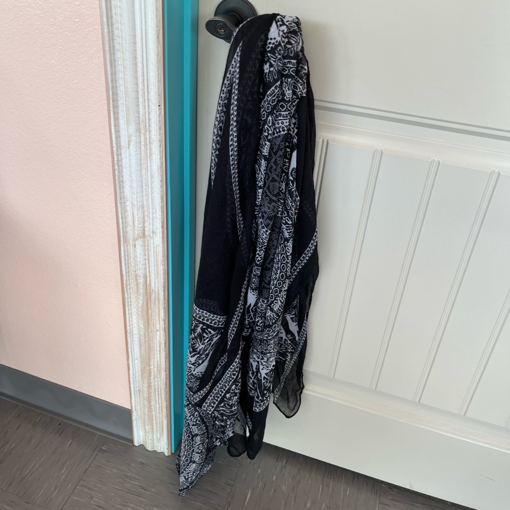 Black and White Mandala Scarf